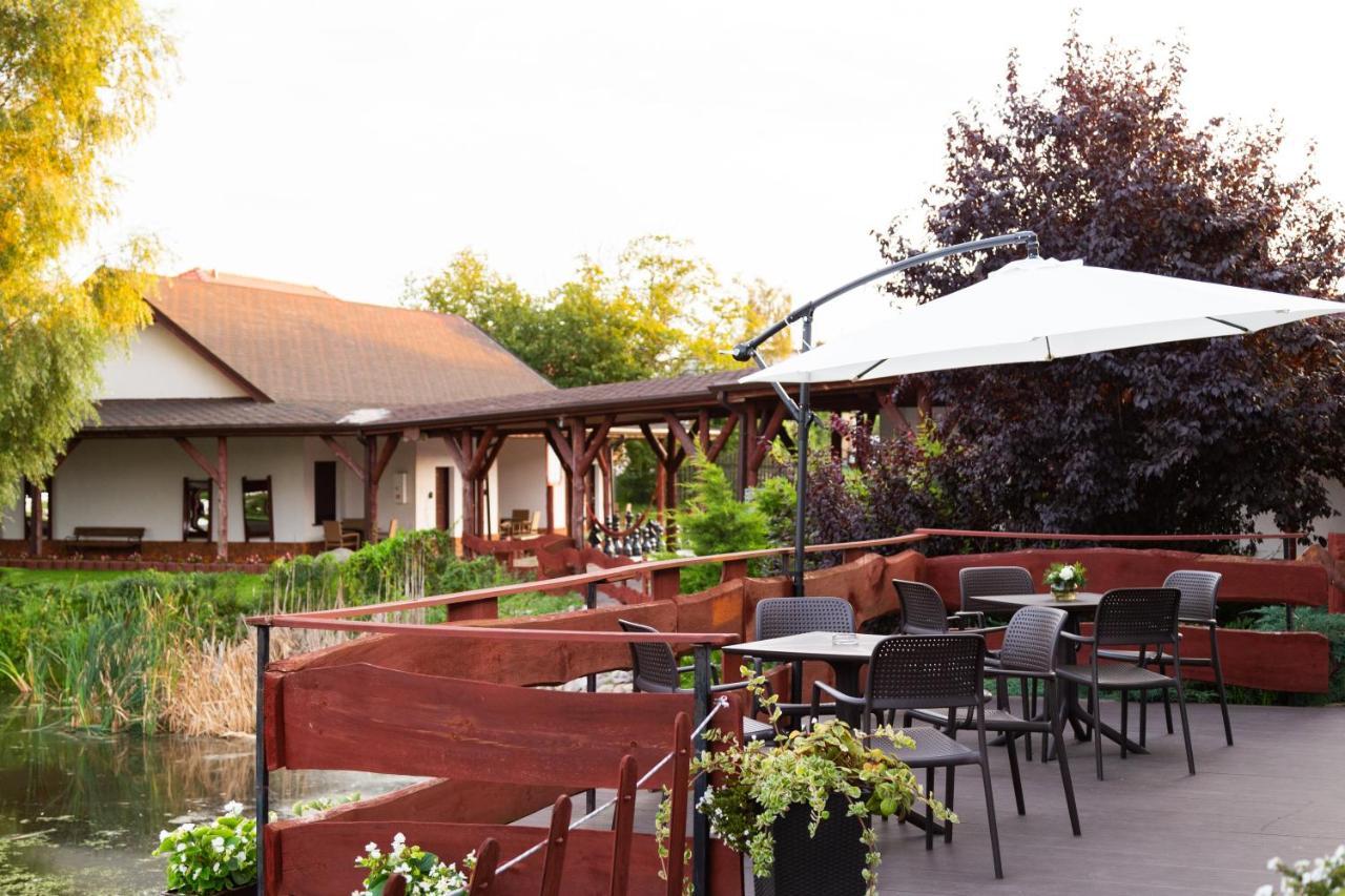 Hotel Nenufar Kościan Екстериор снимка